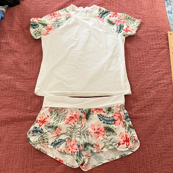 Beach outfit / swim outfit  floral print women’s large top medium short - Picture 15 of 16